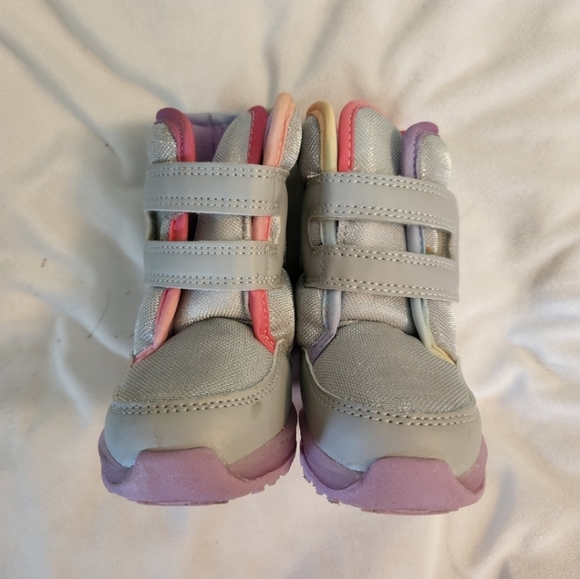 Carters size 5 Grady light up velcro snowboots - Picture 12 of 12